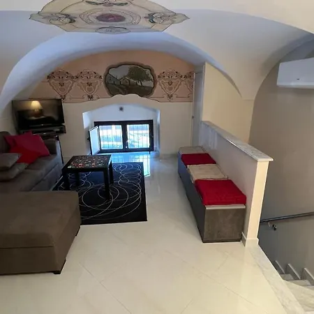 Donizetti House Apartmán *